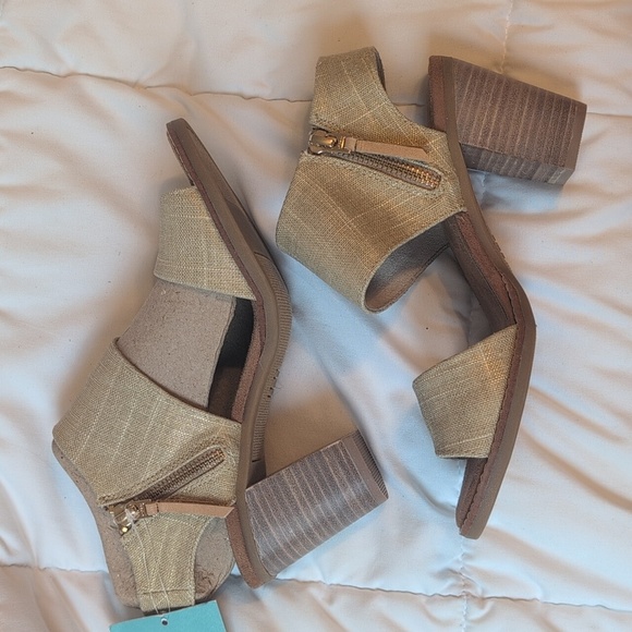 Tom's Size 7 Metallic Foil Champagne Majorca Cut Out Heels, NEW - Picture 8 of 11